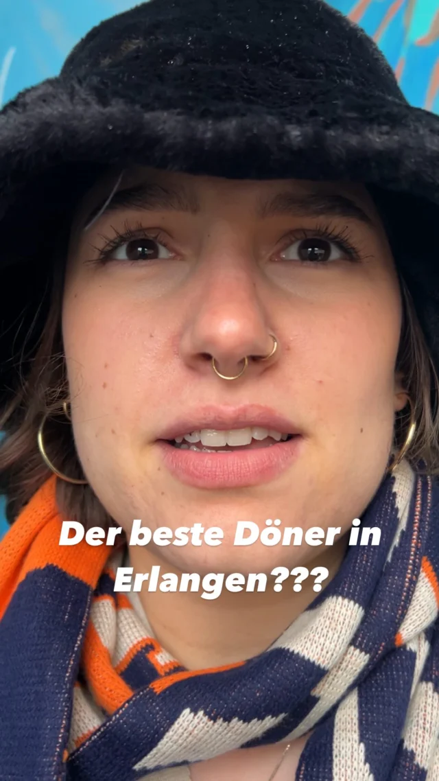 Wisst ihr, wo es den besten Döner in Erlangen gibt? 🥙 

Wir noch nicht - deswegen haben wir es uns zur Aufgabe gemacht, das zu ändern 🤩 Dazu haben wir uns auf den Weg gemacht und einige Läden rund um die Innenstadt getestet und ausführlich bewertet 🥗🍅🥪

In Teil 1 ging es „Kebap Haus“ an der Bogenpassage und „King Snack“ in der Nähe der PhilFak an den Kragen - der Gewinner wird dann in Teil 2 gekürt 👑 

Haben wir deinen Lieblingsdöner vergessen? Dann schreib uns gerne in die Kommentare, wo wir als nächstes vorbeischauen sollen ⬇️⬇️

#Erlangen #Döner #TasteTest #Kebap #KebapHaus